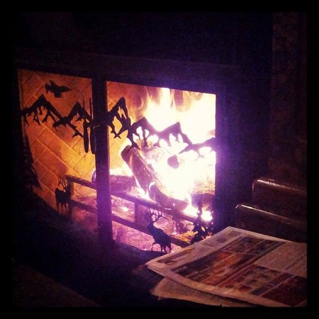 The bar s FAB fireplace Picture of Sidewinders sidewinders smokehouse