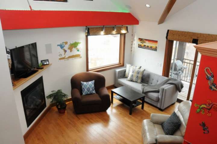 Anywhere Fireplace Lovely Convenient 3 Bedroom End Unit Condo W Vaulted Ceilings