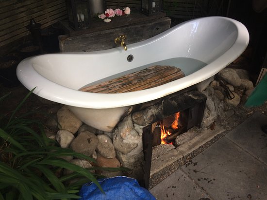 Outdoor bath heated with fire underneath Jan lights the outdoor bath heated with