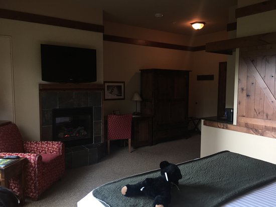 Beautiful Suite immaculate gas fireplace armoire desk beautiful suite immaculate