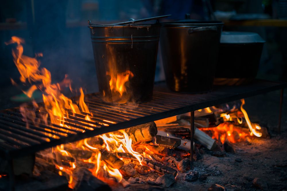 Cooking on a fire in the campaign manstuff outdoors 46dd0d473e7df091e665e eea7a