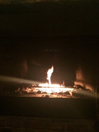 404 Wine Bar Chicago Lake View Restaurant Reviews fireplace