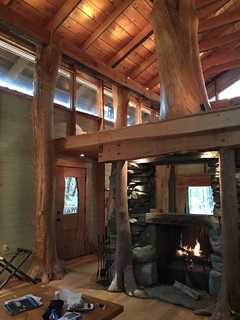 Double Fireplace Luxury Woodlands Cottage with A Two Sided Wood Burning Fireplace