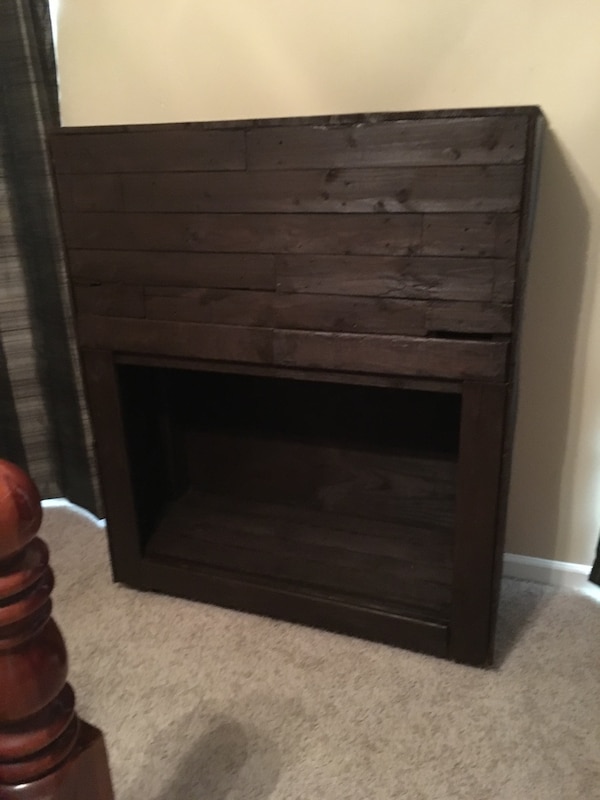 Fireplace made with pallets for electric fire logs or heater c55aa a9f3ca429e