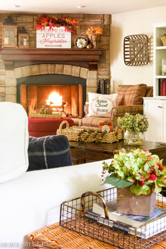 Easy Fall Decor in Our Family Room Autumn 0dba0f250f699c5934cec98b8796ab4f