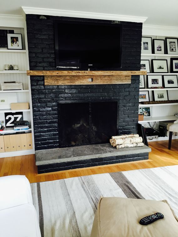 Living room Black fireplace and Built ins by at Lynn 7bcb0dc40f1918e6a0e05c54e10d16b7