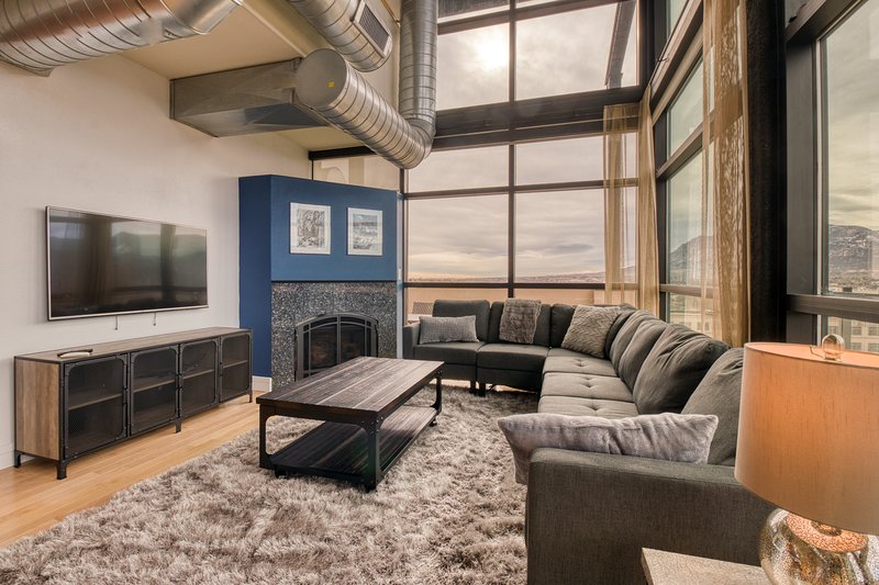 Upscale condo w amazing mountain views deck fireplace 3b