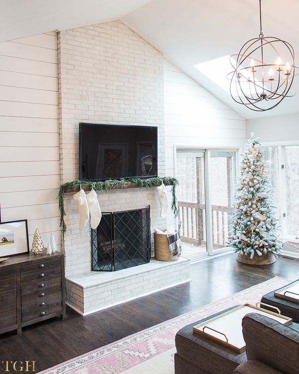 Christmas Living Room Decorating Ideas cae40d4e46d1a6f4d729e8ba6b501b8b