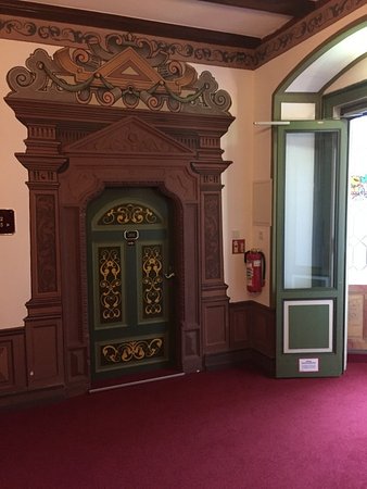 Fireplace Doors Installation Best Of Aus Den Fahrstuhl Bild Von Hotel Zum Ritter St Georg