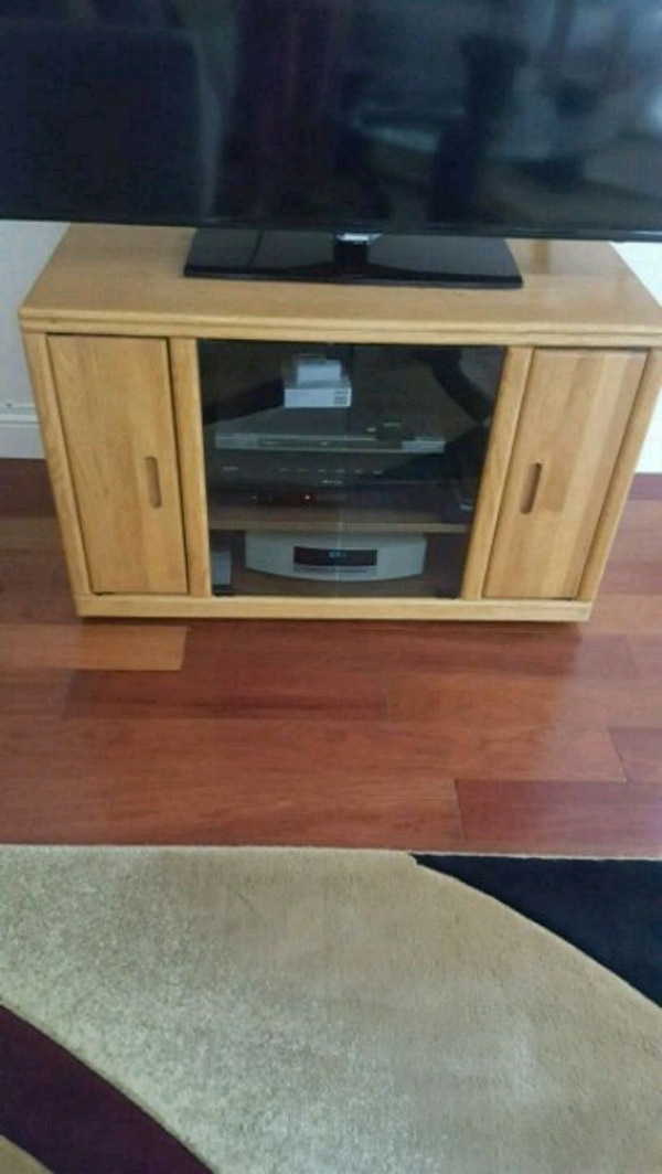 Stereo Cabinet T V stand 68ef8b6de68f2f18b074a138cc7ba118