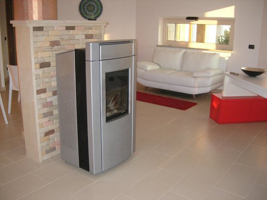 Zona relax con stufa a pellet Picture of Villa Aurora B&B villa aurora b b