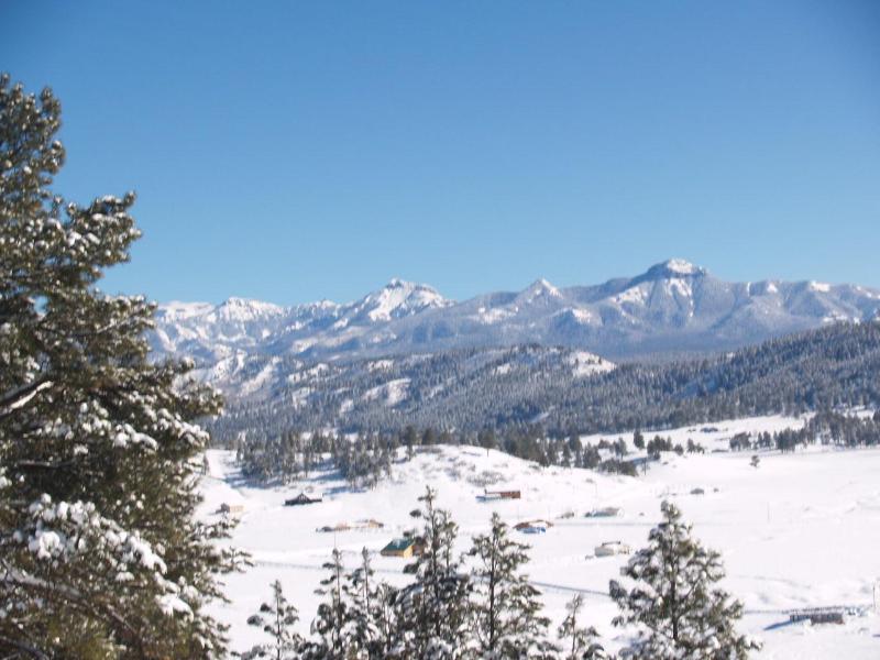 Mountain Chalet sleeps 10 hot tub fireplace sledding 6c