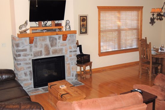 GREAT BRANSON CABINS Prices & Campground Reviews MO silver wolf s new flat