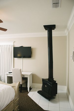 Carriage House 3 Decorative fireplace Smart TV and Mini carriage house 3 decorative