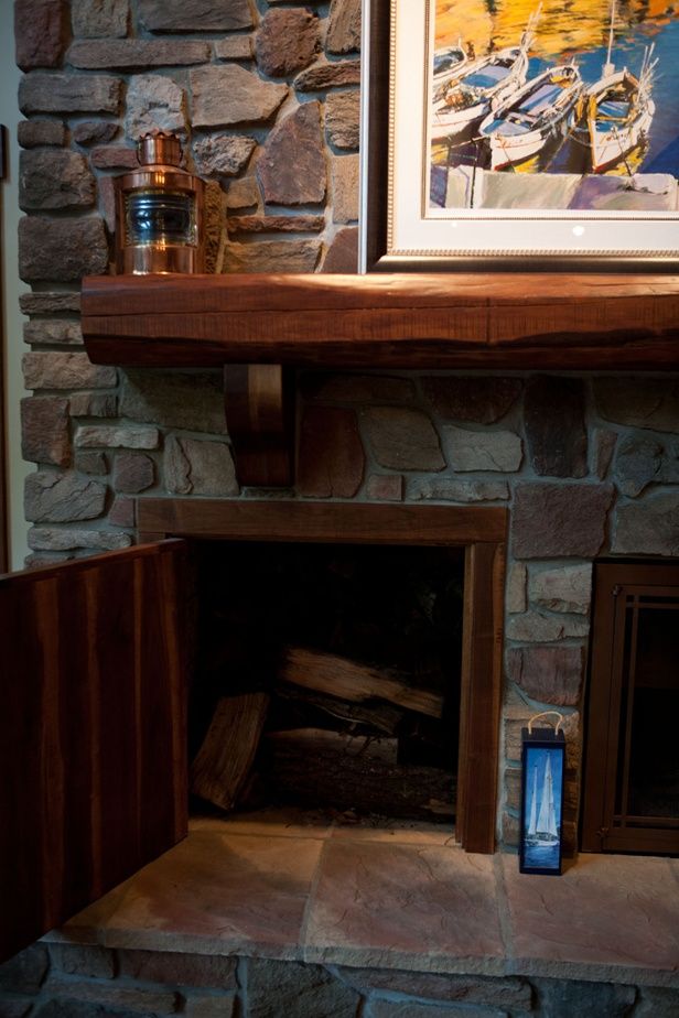 Next to the fireplace a pass through storage area from the 1c0d08be73e2ff9daaae08b7ea7a1701