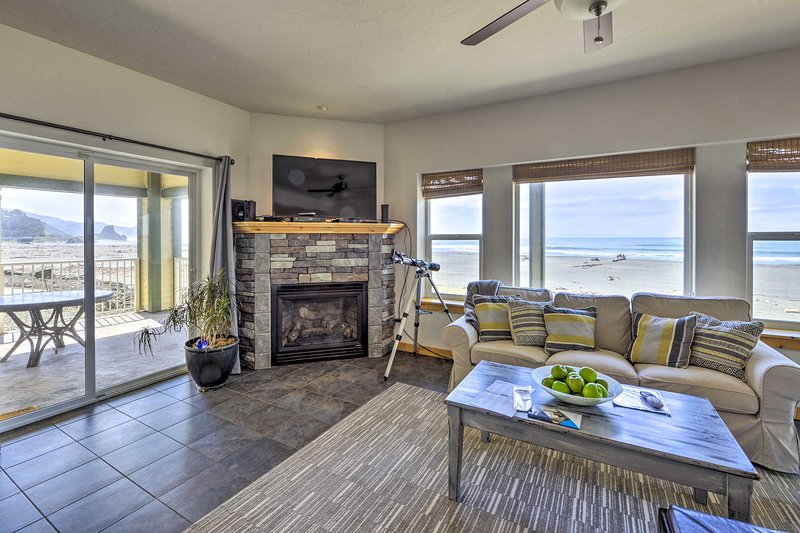 NEW Oceanfront Gold Beach Home w Hot Tub & Deck UPDATED 0d