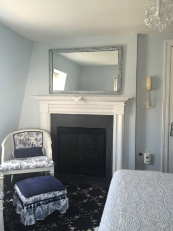 Room in our room to move around working gas fireplace room in our room to move
