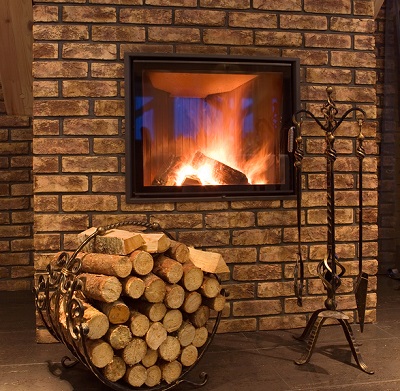 Pros & Cons of Wood Gas Electric Fireplaces burning fire2