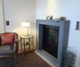 Hotel Room with Fireplace Beautiful Fireplace In the Living Room area Of the Suite Bild Von