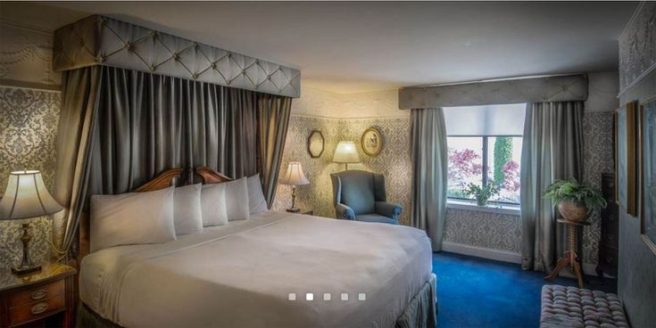 Hotel with Fireplace and Jacuzzi In Room Beautiful Honeymoon Hotels In Niagara Falls New York