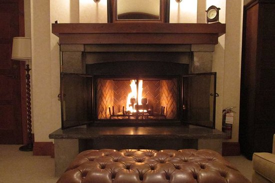 q suite fireplace roaring