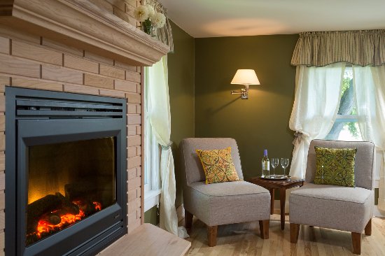 Lona s suite includes Fireplace Whirlpool Kitchenette justin trails resort
