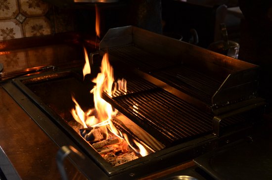 holzkohlenfeuer fur den