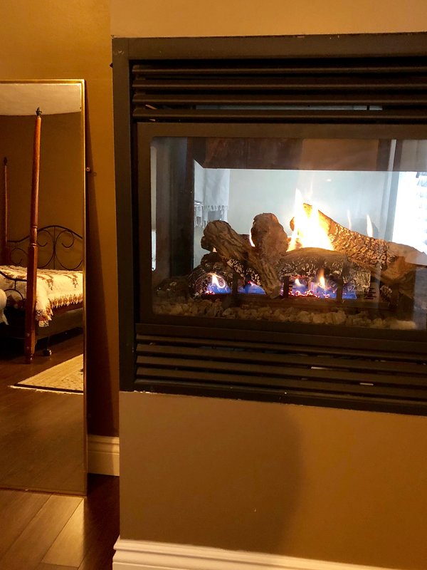 Peninsula Gas Fireplace New top Sauble Beach Vacation Rentals