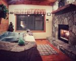 15 Elegant Romantic Getaways with Jacuzzi and Fireplace