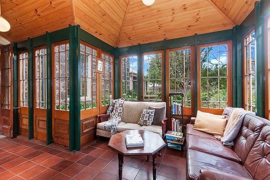 Sunroom with Fireplace Elegant Sunroom Library Board Games Bild Von Victoria House