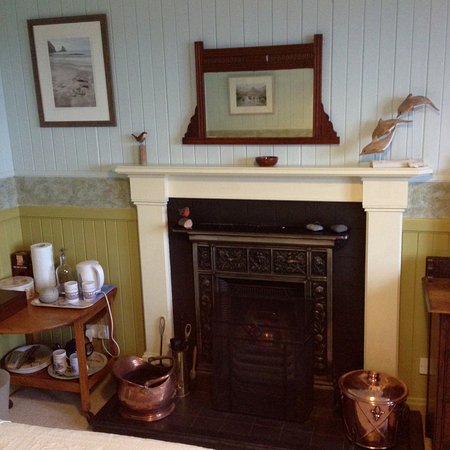 ROWAN TREE COTTAGE B&B Bewertungen Fotos & Preisvergleich bedroom fireplace courtesy