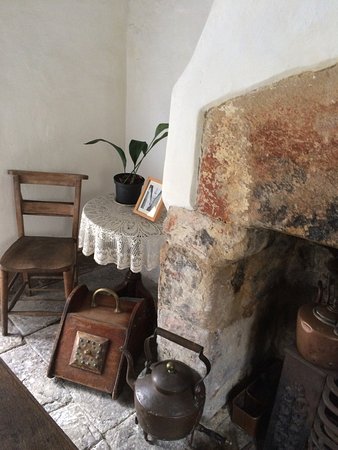 Inside the tiny almhouse Bild von St Margaret s Chapel inside the tiny almhouse