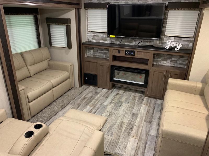 Travel Trailer with Fireplace New 2020 Keystone Rv Hideout 32rdds