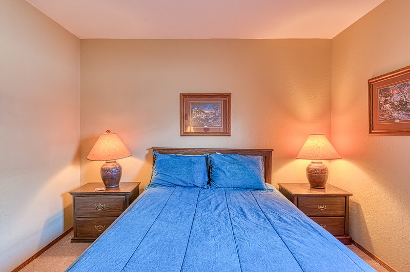 Top floor southwest condo w mountain views fireplace 0d