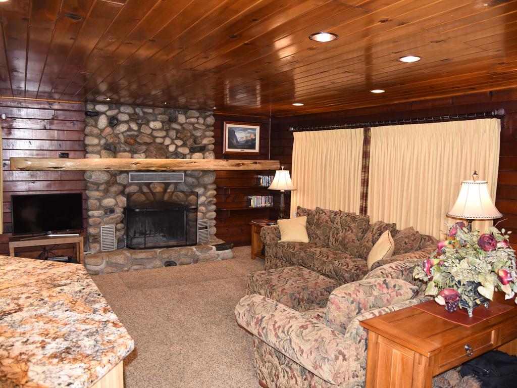 Arnold Fireplace Luxury top Yosemite Vacation Rentals