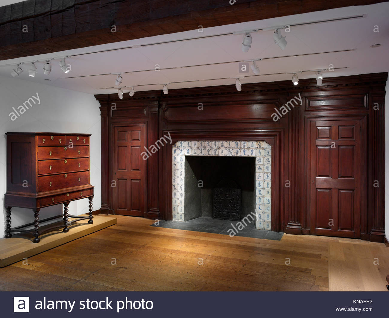 fireplace wall paneling from the benjamin hasbrouck house met dp KNAFE2