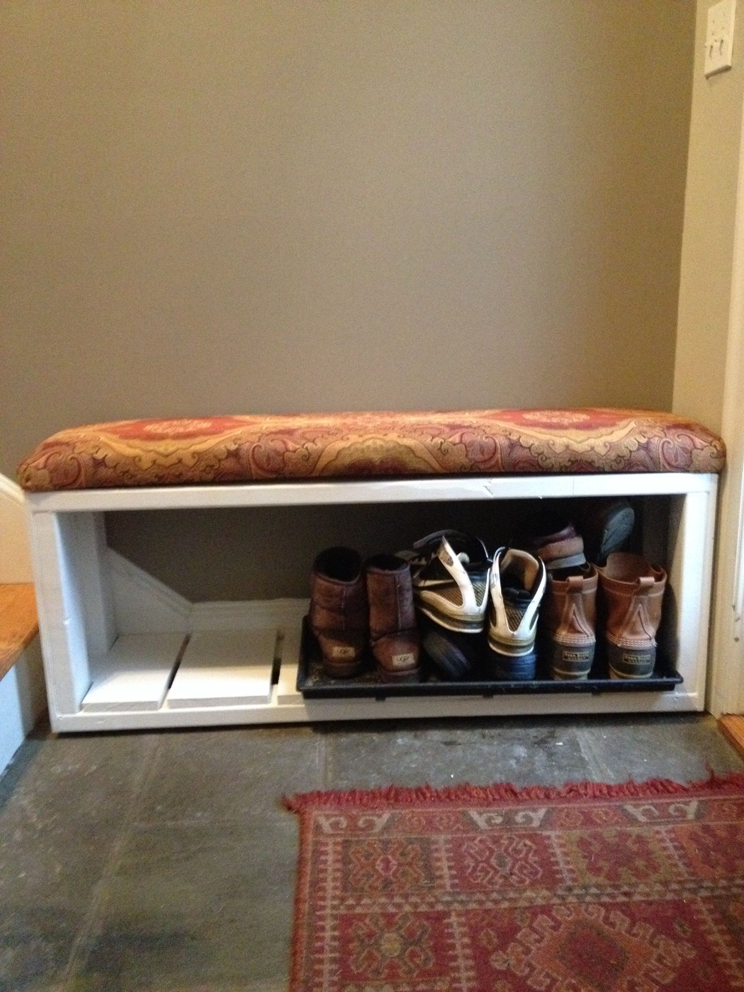 DIY front entry bench DIY front entry bench fe0d8735c6e5d9b06edfbe1672f487f4