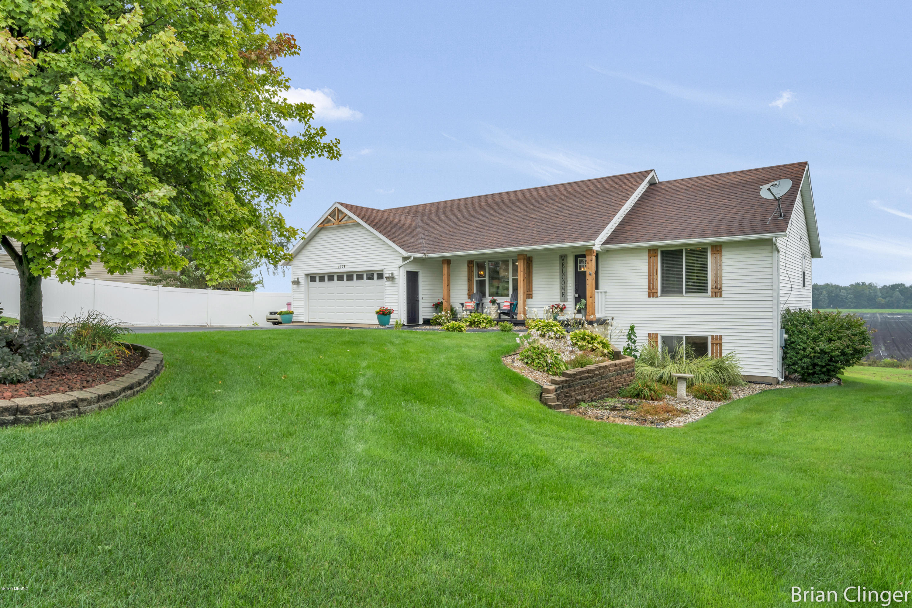 Birchwood Fireplace New 2029 Bauer Rd Jenison Mi Mls Coldwell Banker