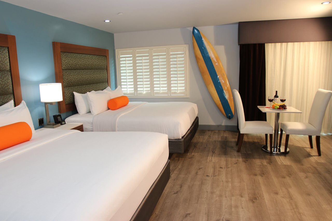 Classy Fun and Funky Review of The Garland Los Angeles blvd signature suite