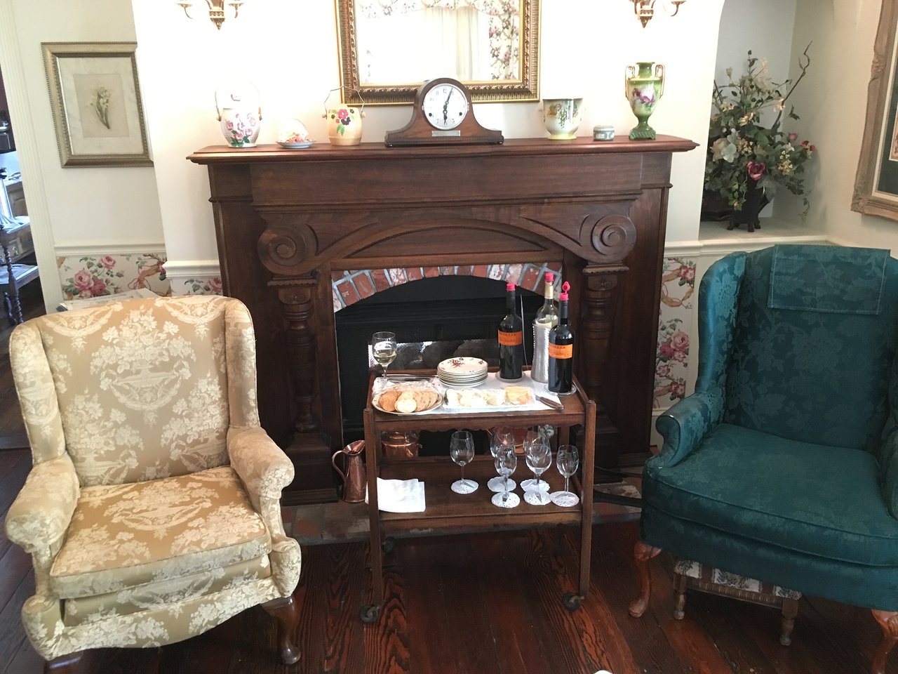 GREY GABLES INN Updated 2019 Prices B&B Reviews and sitting room where you