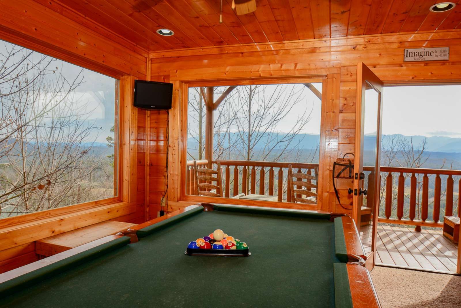 Cabin with Hot Tub and Fireplace Elegant Sevierville Vacation Rental