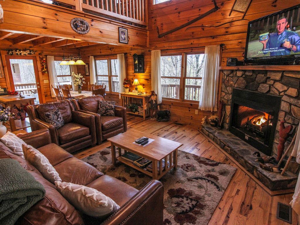 Cabin with Hot Tub and Fireplace Fresh Mountain Breezes Log Home with Hot Tub Pool Table Private 10 Mins to West Jefferson Fleetwood