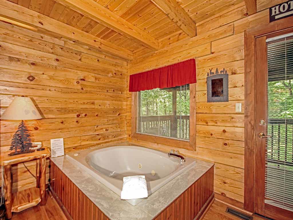Cabin with Hot Tub and Fireplace Luxury Buckhorn 2 Bedrooms Jetted Tub Grill Fireplace Hot Tub