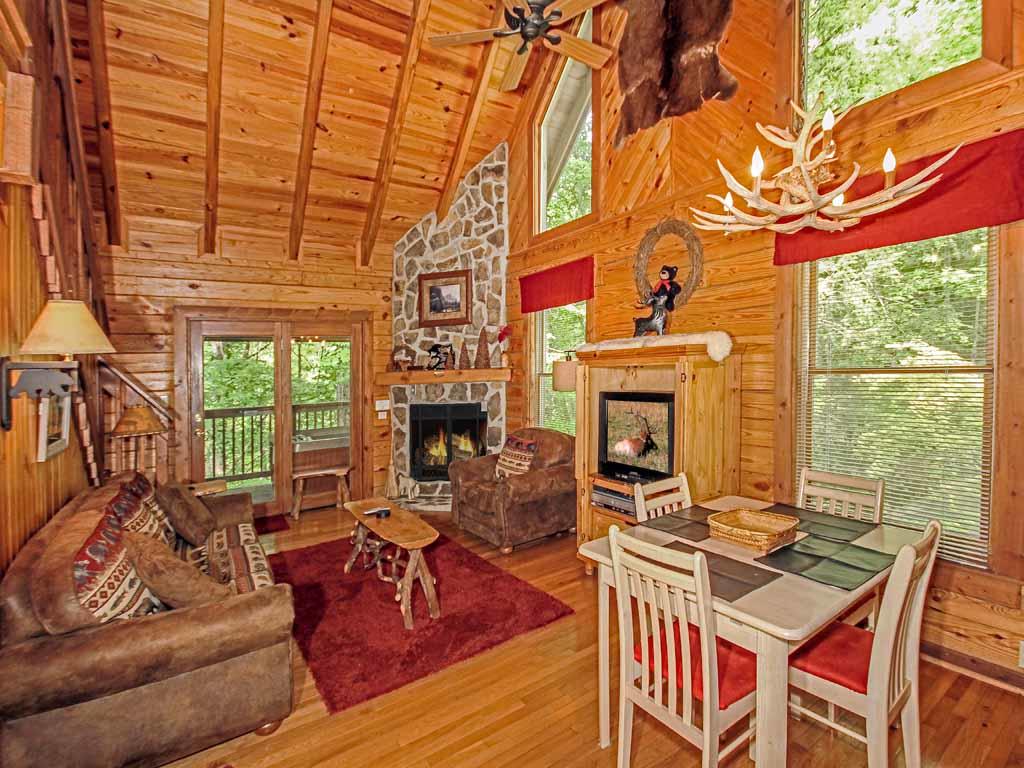 Cabin with Hot Tub and Fireplace New Buckhorn 2 Bedrooms Jetted Tub Grill Fireplace Hot Tub