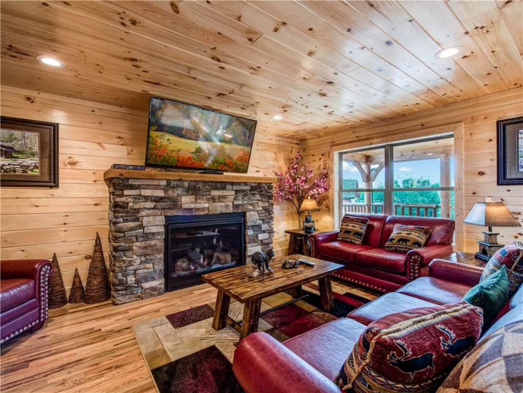 Smoky Mountain Dream Cabin in Gatlinburg w 5 BR Sleeps12 cabin rental 5b cf0bf b7abd0d403