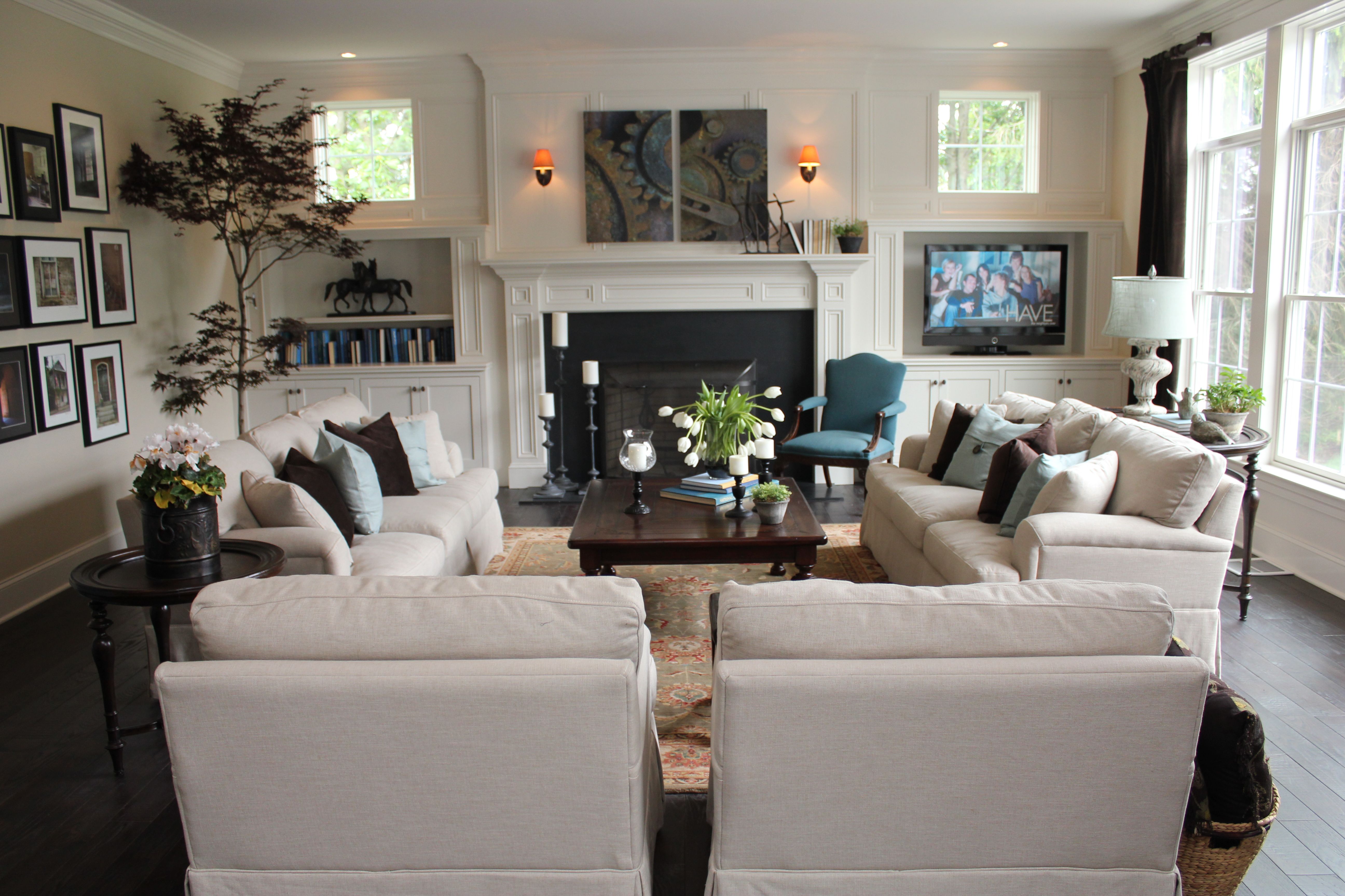Love this furniture & layout for the family room 8deb32c1b1bce0a1746e7ffd81b