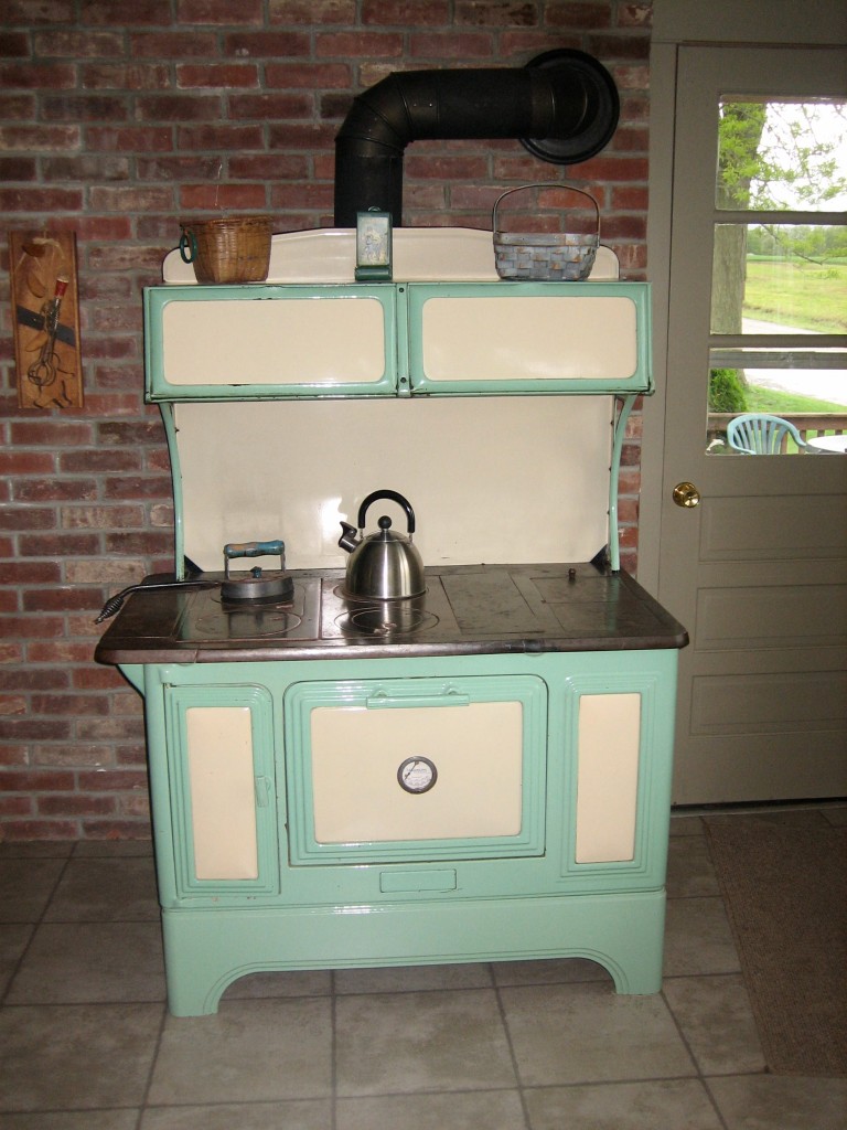 Wood heated cookstove from an Amish home 768x1024