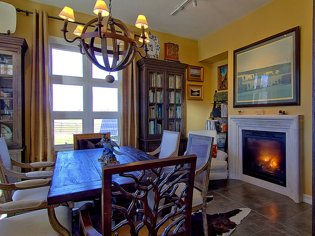 East Bay Fireplace Luxury Luxurious Home & Separate Bunkhouse On 40 Acres with 7000