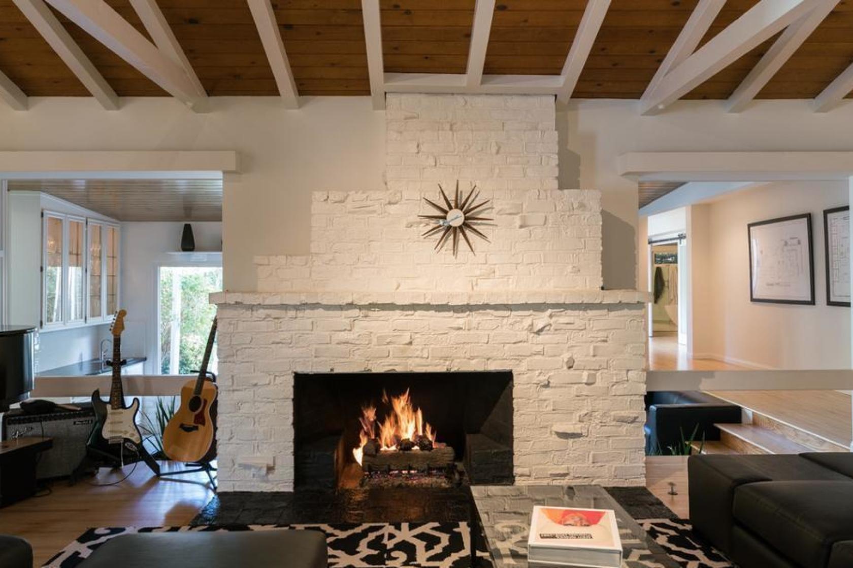 Encino Fireplace New Hot Property A Running Start Los Angeles Times