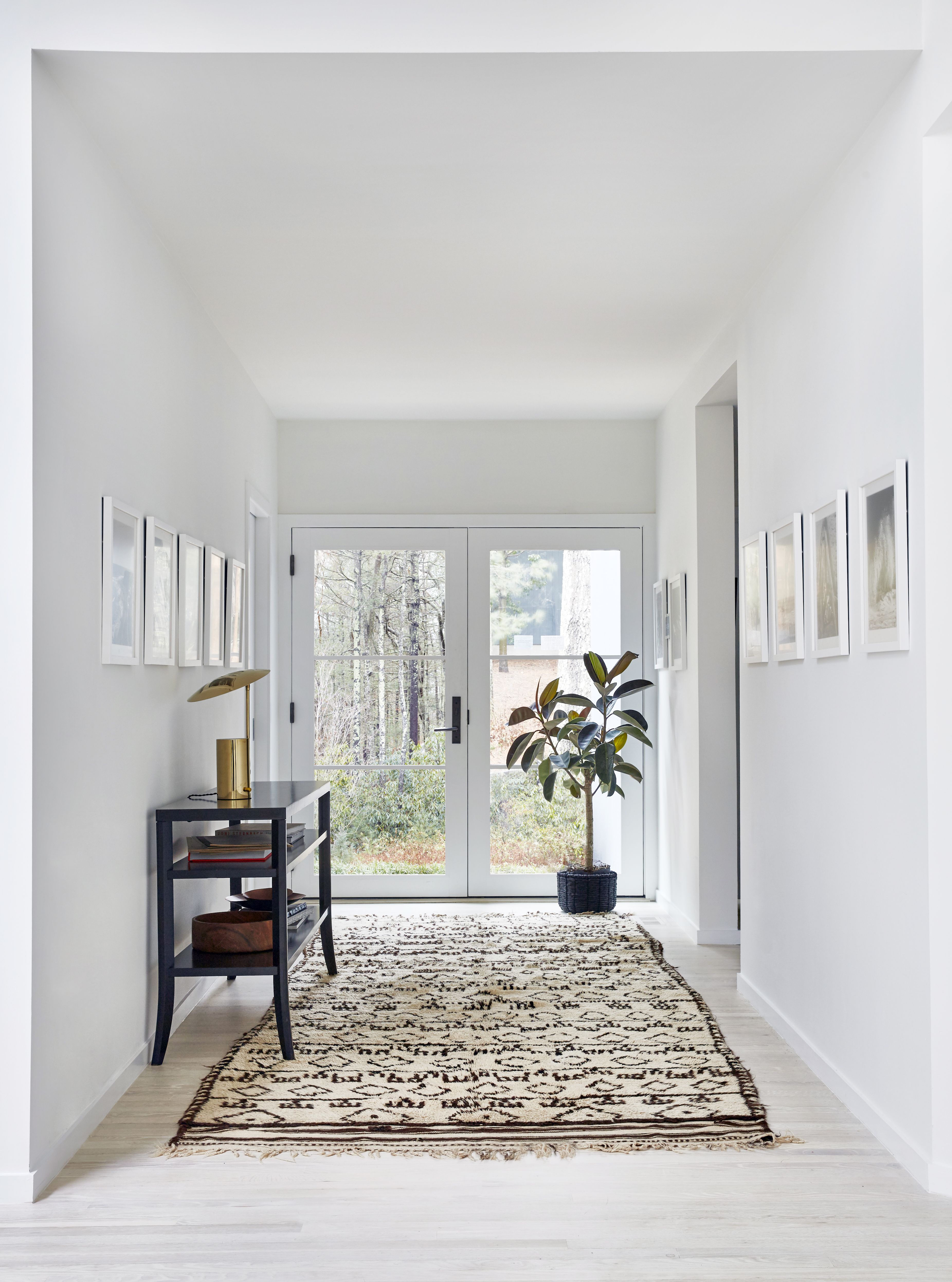 View from the foyer Minimal and modern with a vintage 750de096b7d79abac3495ad942d8d015